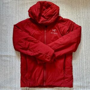 Arc’teryx Men’s Atom AR Hoody Bordeaux/Red Small Water Resistant